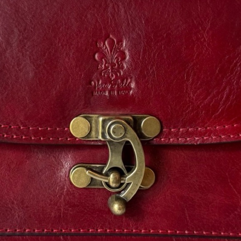 Vera Pelle Red Leather Messenger Crossbody. - Picture 13 of 16